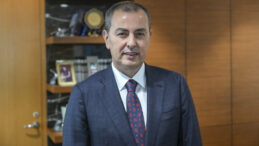 İş Bankası Genel M&uuml;d&uuml;r&uuml;'nden ekonomi programını değiştirme &ccedil;ağrısı