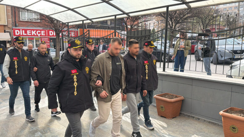 Barlar sokağında kan d&ouml;k&uuml;lm&uuml;şt&uuml;: 10 ş&uuml;pheli g&ouml;zaltında