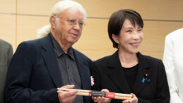 Başbakan şoka girdi: Hayranı olduğu &uuml;nl&uuml; gruptan s&uuml;rpriz ziyaret