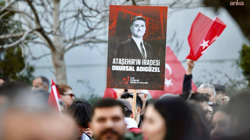 Onursal Adıgüzel ile ilgili pankart