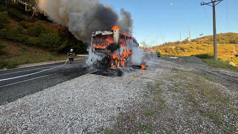 Yangın çıkan tur otobüsü