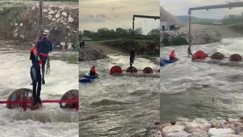 Kurtarma çalışmaları sırasında ekipler işçileri güvenli alana almaya çalışıyor