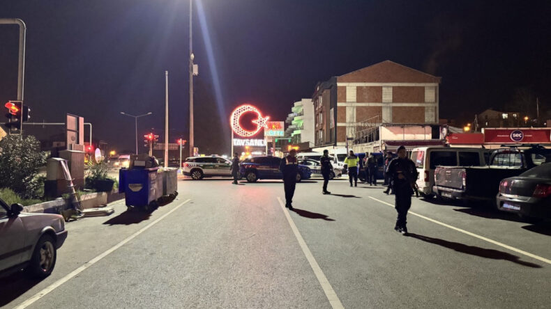 Belediye başkanının iş yerinin &ouml;n&uuml;nde kan aktı: Komandolar sokağa indi