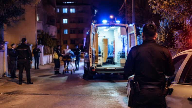 Belindeki Silahı &Ccedil;ıkartmaya &Ccedil;alışırken Kendini Vurdu