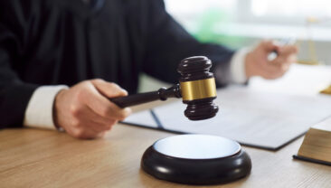 Bilgisayarı teslim etmeyen eski muhtara Ağır Ceza'da dava a&ccedil;ıldı