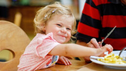 Bilimsel Araştırma: Başkasının Tabağından "&Ccedil;alınan" Patates Kızartması Daha Lezzetli