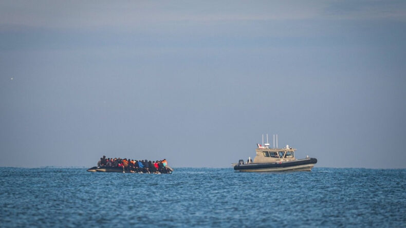 Bir g&ouml;&ccedil;men faciası daha: Akıntıya kapılarak &ouml;ld&uuml;ler