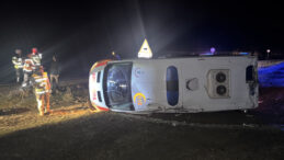 Bir G&uuml;nl&uuml;k Bebek ile Annesini Taşıyan Ambulansın Devrilmesi