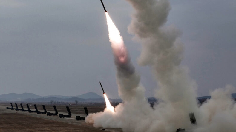 B&ouml;lgede gerilim bir anda tırmandı: Roket fırlatıldı