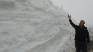 Burası Ne Van Ne Hakkari: Yaz Şehrinde Kar 2 Metreyi Aştı