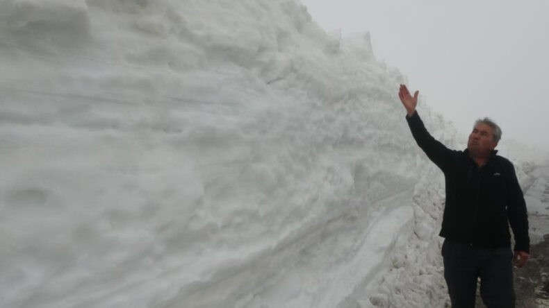 Burası Ne Van Ne Hakkari: Yaz Şehrinde Kar 2 Metreyi Aştı