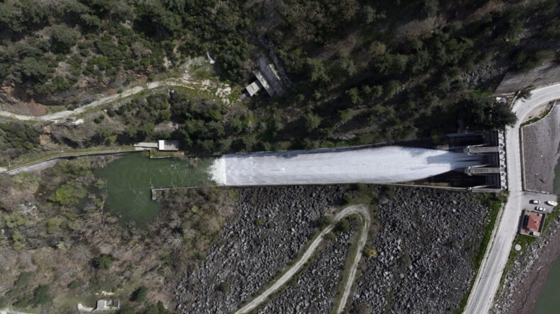 Bursa yeniden 'su şehri': Baraj kapakları a&ccedil;ıldı