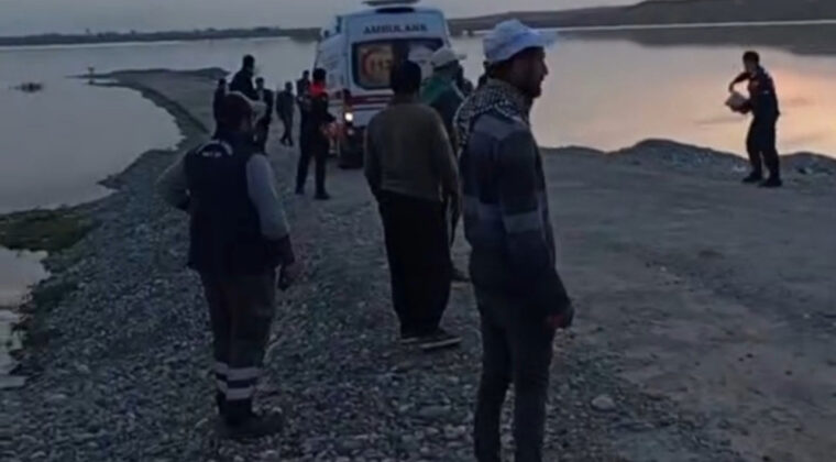 &Ccedil;aya giren &ccedil;ocuk boğuldu