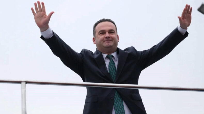 CHP, Hasbi Dede'yi ihra&ccedil; etti