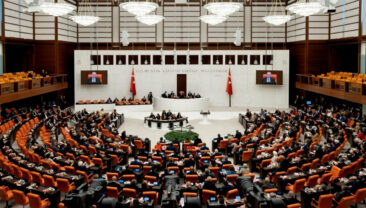 CHP'nin "T&uuml;rkiye'deki darbelerin sorumluları araştırılsın" &ouml;nergesi AKP-MHP oylarıyla reddedildi