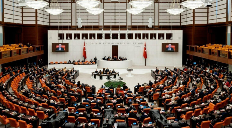 CHP'nin "T&uuml;rkiye'deki darbelerin sorumluları araştırılsın" &ouml;nergesi AKP-MHP oylarıyla reddedildi