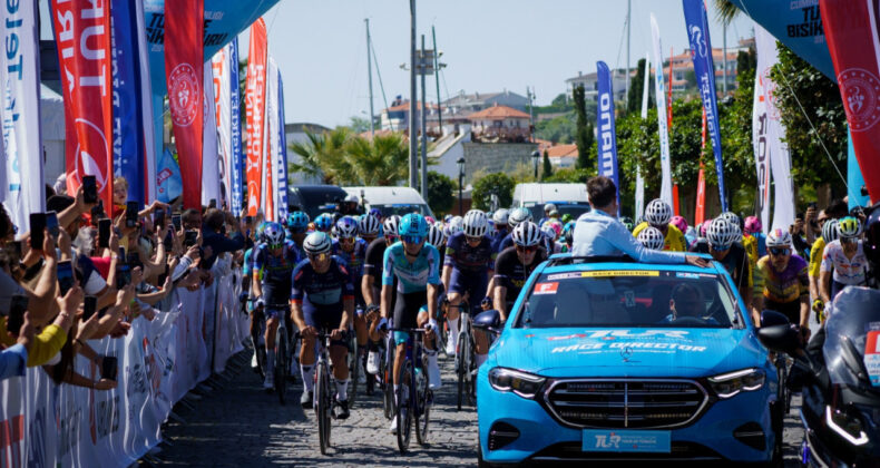 Cumhurbaşkanlığı T&uuml;rkiye Bisiklet Turu &Ccedil;eşme'den yola &ccedil;ıktı