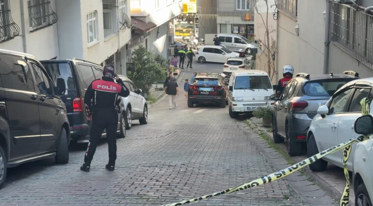 Darbedilen okul polisi ateş a&ccedil;tı, yanlışlıkla berberi vurdu