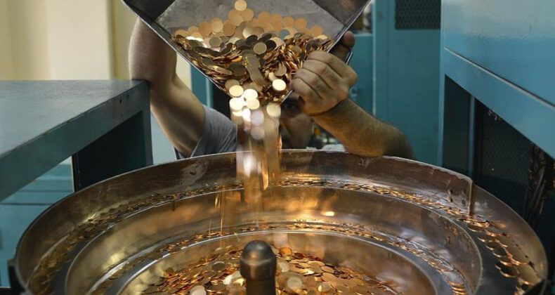 Darphane 3 Ayda 3 Milyon &Ccedil;eyrek Altın Bastı