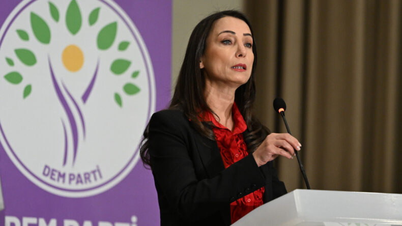 DEM'den saraya yanıt: Zamana yayan sizsiniz