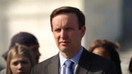 Demokrat siyaset&ccedil;i, Trump'a y&uuml;klendi