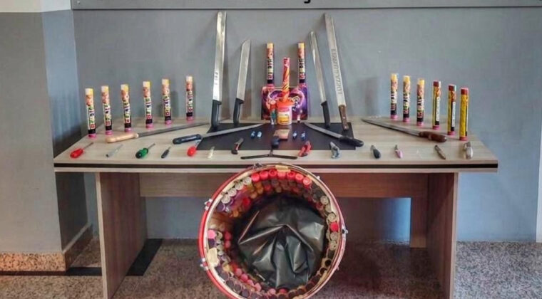 Deplasman otob&uuml;s&uuml;nden adeta cephanelik &ccedil;ıktı