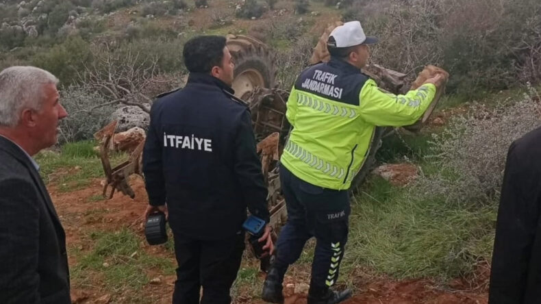 Devrilen Trakt&ouml;r&uuml;n S&uuml;r&uuml;c&uuml;s&uuml; Hayatını Kaybetti