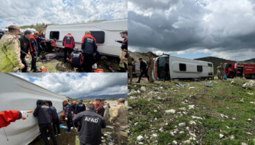 Diyarbakır&rsquo;da yolcu otob&uuml;s&uuml; devrildi: &Ouml;l&uuml; ve yaralılar var