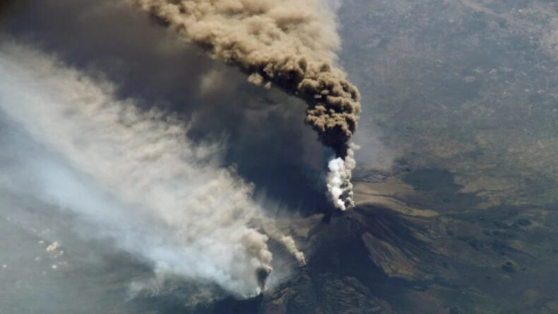 D&uuml;nyanın en gizemli yanardağının sırrı &ccedil;&ouml;z&uuml;ld&uuml;
