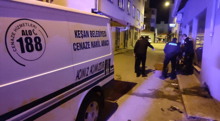 Duvar Dibinde &Ouml;l&uuml; Bulundu