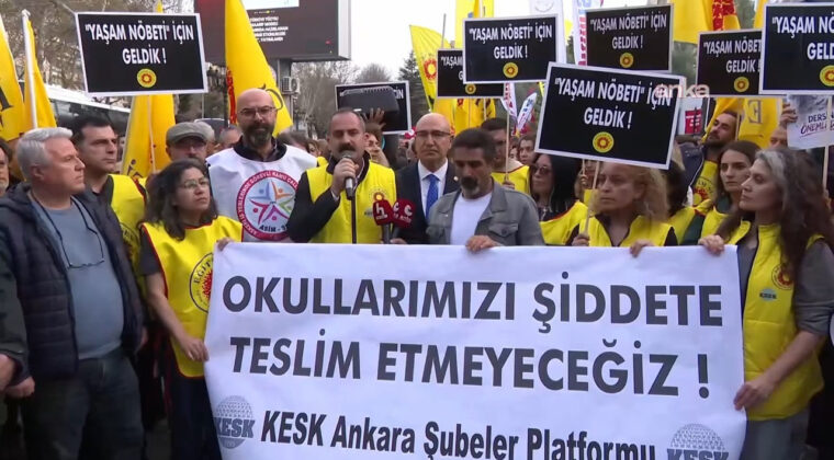 Eğitim-Sen, MEB'in &ouml;n&uuml;nde n&ouml;bette