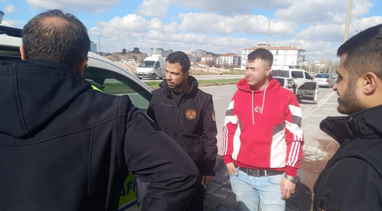 Ehliyetine el konulan s&uuml;r&uuml;c&uuml;, 3'&uuml;nc&uuml; kez alkoll&uuml; ara&ccedil; kullanırken yakalandı