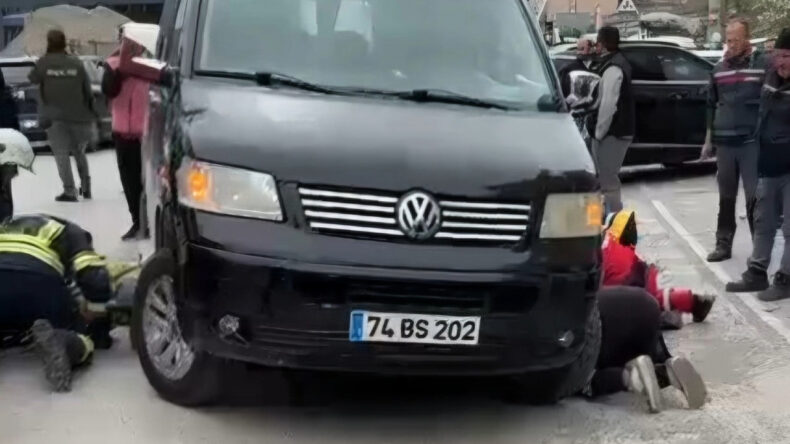 Ekipler aracın altında kalan kadın i&ccedil;in seferber oldu