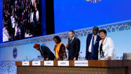 Ekonominin patronları savaşın g&ouml;lgesinde toplanıyor