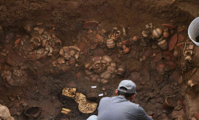 Mezarda bulunan süs eşyaları