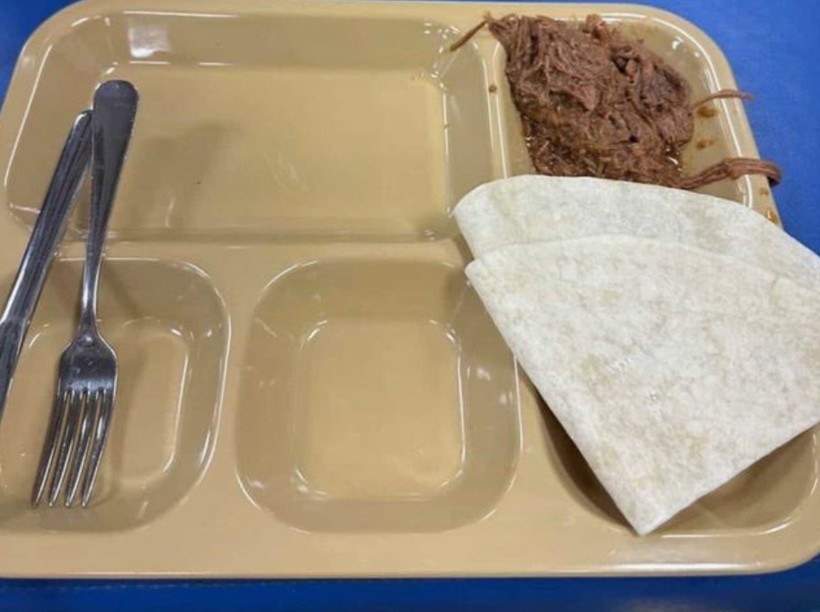 USS Tripoli'deki yemek