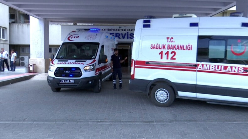 Elazığ&rsquo;da iskele &ccedil;&ouml;kt&uuml;; 4 iş&ccedil;i yaralandı