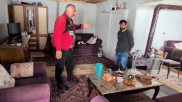 Elektriksiz Evde Ayıya Karşı N&ouml;bet Tutuyor