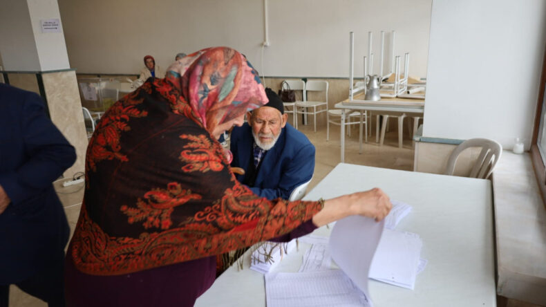 Elmalık K&ouml;y&uuml; Referandumunda 'Evet' &Ccedil;ıktı