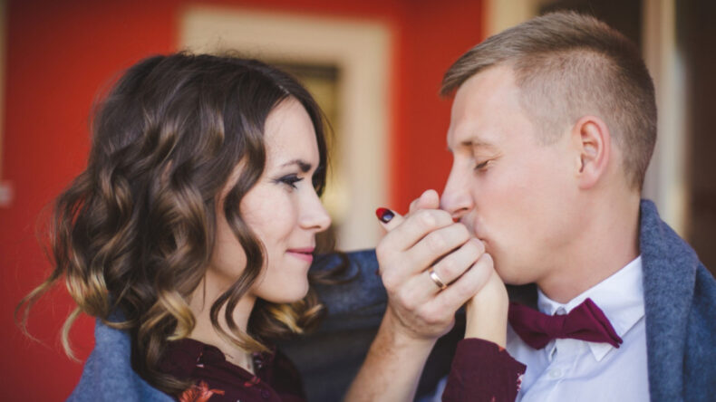 Emsal karar: Rızasız el &ouml;pmek 'cinsel saldırı' sayıldı