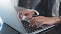 Enerji krizine karşı zorunlu uzaktan &ccedil;alışma geliyor