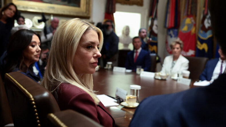 Epstein dosyası dolayısıyla adalet bakanının koltuğu sallantıda