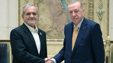 Erdoğan, Pezeşkiyan ile g&ouml;r&uuml;şt&uuml;