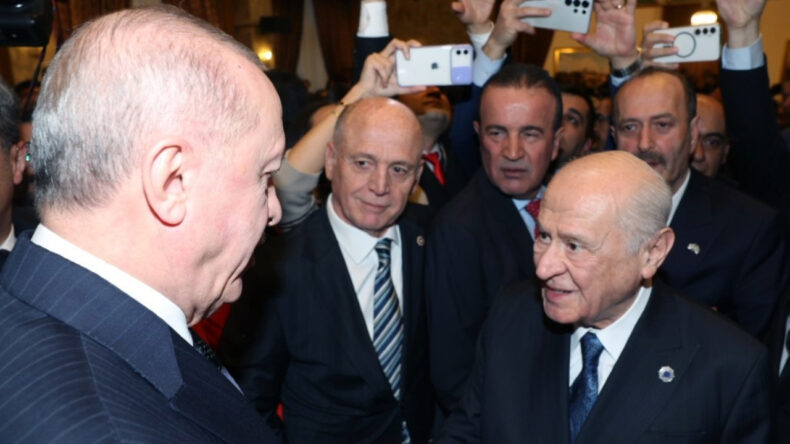 Erdoğan'dan '&Ouml;zg&uuml;r &Ouml;zel ile g&ouml;r&uuml;şmeyi d&uuml;ş&uuml;n&uuml;yor musunuz' sorusuna yanıt