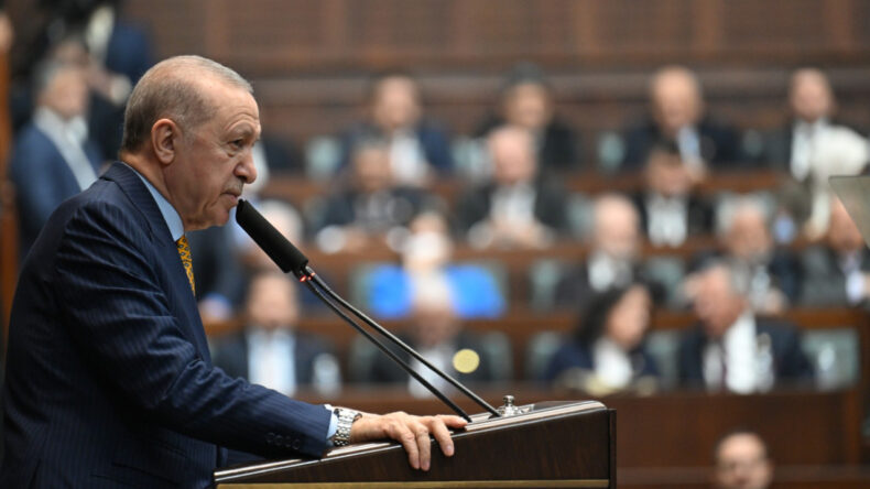 Erdoğan'dan vekillere devamsızlık uyarısı