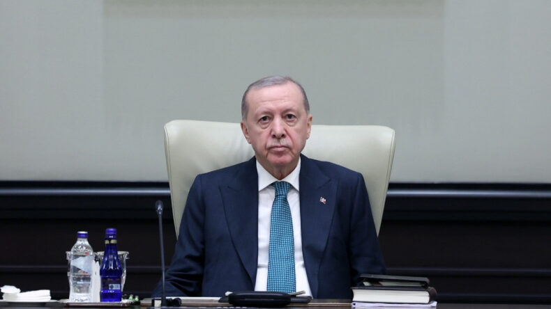 Erdoğan&rsquo;dan &Ouml;zel&rsquo;e tepki: Bakanlık isimleriyle uğraşmaktan vazge&ccedil;sin