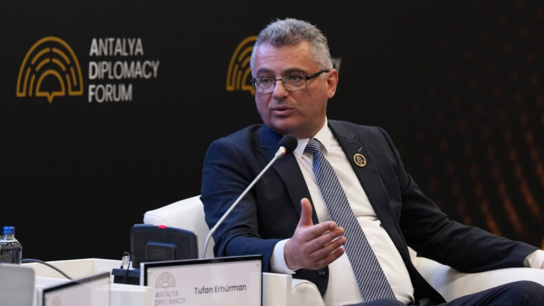 Erh&uuml;rman: Kıbrıslı T&uuml;rkleri hi&ccedil; kimse adada yok sayamaz