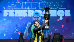 eS&uuml;per Lig'de şampiyon Fenerbah&ccedil;e