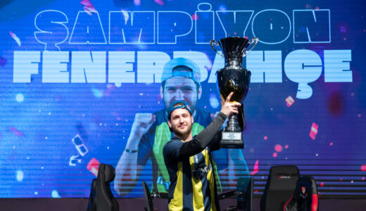 eS&uuml;per Lig'de şampiyon Fenerbah&ccedil;e
