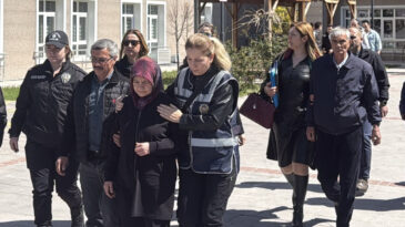 Evinde &ouml;ld&uuml;r&uuml;len kadının davasında 2 kişiye ağırlaştırılmış m&uuml;ebbet hapis
